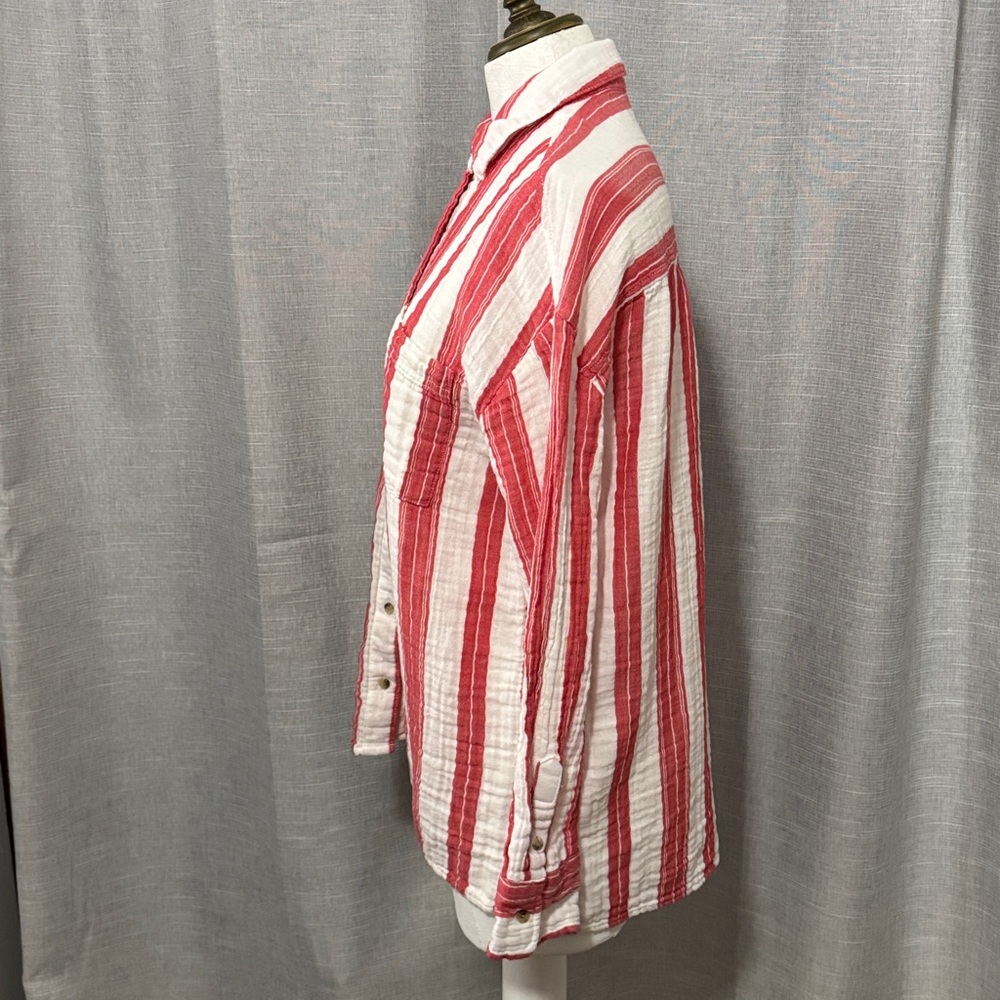Old Navy Cotton Button Up Shirt-S-Red/White Striped-Notched Sides-Textured EUC - Picture 7 of 15